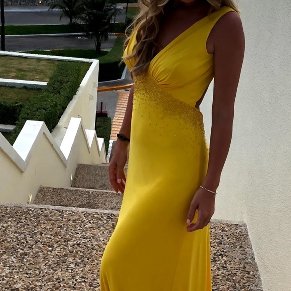 Tadashi Shoji Dresses & Skirts - Yellow Tadashi Shoji dress